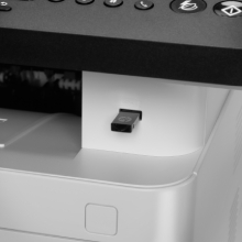 Port USB frontal pour impression directe par clé, pratique pour des documents immédiats sans PC