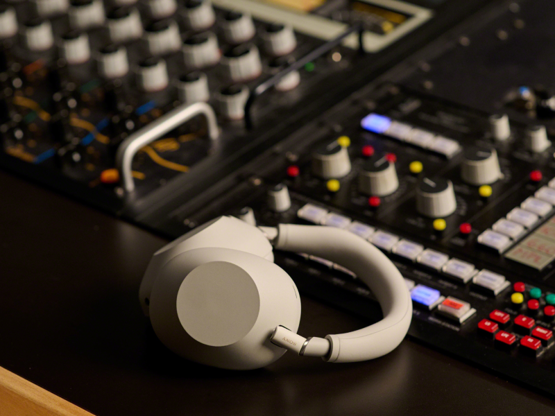 Signature sonore unique, créée en collaboration avec des experts en mastering