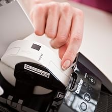 La QL-700 est une imprimante d’étiquettes idéale pour un usage professionnel.
