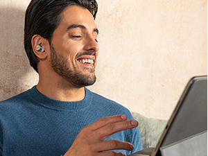 Son clair avec Voice Focus AI