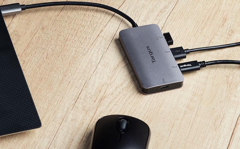 Hub multi-ports USB-C avec 2 ports USB-A et 2 ports USB-C avec passe-partout PD 100 W