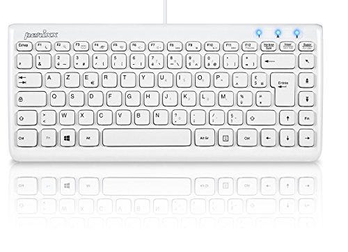 MINI CLAVIER - Clavier 60 . Le Periboard-407 est un mini clavier avec touches chiclet noir. Son câble de 1,5 mètre permet une connexion fiable via un port USB libre de votre ordinateur. Dimensions 32 x 14.1 x 2.5 cm TRAVAILLEZ ET JOUEZ – Clavier multifonctions. Grâce à ces 11 touches de raccourcis, le Periboard-407 est votre meilleur allier pour travailler efficacement ou pour gérer vos projets personnels. Un contrôle facile de l’audio, de la vidéo, accès à internet, e-mail en 1 seul clic. Pour activer et désactiver Num Lock, appuyez sur Fn et NumLk. Ainsi vous activez les chiffre imprimés en bleus sur la partie droite du clavier. QUALITATIF ET DURABLE - Le clavier est conçu avec du matériel ABS de haute qualité et ses touches à membranes sont résistantes. C’est la solution idéale pour le bureau et les petits espaces de travail à la maison. CONNEXION FACILE – Clavier prêt à l’emploi Plug-and-Play. Branchez votre Periboard-407 à votre ordinateur avec le câble USB est c’est parti vous pouvez vous lancer ! SYSTEMES REQUIS - Win XP, Vista, 7, 8 et 10. Le colis contient 1 Clavier, son Manuel d'utilisation. 24 mois de garantie.