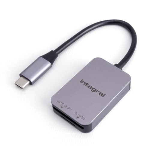 Formats de cartes multiples Compatible avec les cartes mémoire microSD et SD. Conçu pour les cartes SD UHS-II V90 V60, offrant des performances optimales pour les flux de travail en photographie et vidéographie professionnelle Connectivité moderne Câble USB Type-C flexible de 30 cm permettant une connexion facile avec les appareils USB-C et prenant en charge entièrement les ports Thunderbolt 3 Accès et transfert de fichiers fiables Profitez de transferts rapides et efficaces grâce à l’USB 3.0 (3.1 Gen 1, 3.2 Gen 1) avec des vitesses allant jusqu'à 5Gbps, Des vitesses de lecture jusqu'à 312MB s pour les cartes SD UHS-II V90 et V60 garantissent un accès instantané aux films, à la musique et aux données. Passez moins de temps à attendre et plus de temps à créer, avec un flux de travail fluide et une productivité améliorée Design robuste et haute performance Fabriqué avec un boîtier en aluminium durable et élégant, ce lecteur est conçu pour résister aux environnements exigeants, fonctionnant de manière fluide à des températures de 0°C à 60°C, garantissant des performances fiables pour tous vos besoins en données Compatibilité étendue Compatible avec une large gamme de dispositifs USB-C, y compris Apple iPhone (16,15, y compris les modèles Plus, Pro et Pro Max), MacBook Pro M1,M2,M3,M4 (2024,2023,2022,2021,2020,2019,2018,2017,2016), MacBook Air (2024,2023,2022,2020,2019,2018,2017,2016,2015), iPad Pro,Mini,Air, Microsoft Surface Book 2,3, Surface Go,Go 2,Go 3,Go 4, Surface Laptop 3,4,5,6, Samsung Galaxy S24,S23,S22,S21,S20,S19,S18,S17,S16,S15,S14,S13,S12,S11,S10,S9,S8, Samsung Galaxy Note 8,9,10,10 ,20,20 Ultra, HTC U11,U12,U19,U20, Pixelbook, Dell XPS 17,16,15,13, Galaxy Book et plus encore Support dédié au Royaume-Uni et dans l’UE Bénéficiez d’un service client et d’une assistance technique locale pour une expérience optimale