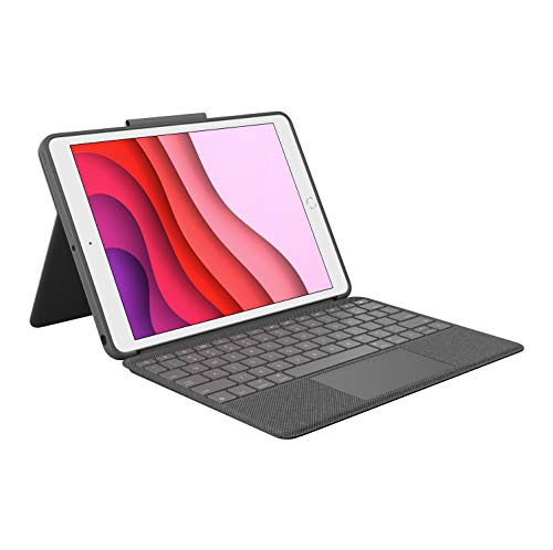 Dispositifs compatibles - Combo Touch pour iPad (7e, 8e et 9e génération) iPad (9e génération) - MODÈLE A2602, A2603, A2604, A2605 | iPad (8e génération) - MODÈLE A2270, A2428, A2429, A2430 | iPad (7e génération) - MODÈLE A2197, A2200, A2198 Modifiez des documents, parcourez les applications et créez des présentations avec une précision inégalée à l'aide d'un pavé tactile multi-gestes familier Saisissez confortablement et précisément à l'aide d'un clavier de type ordinateur portable familier. Avec une rangée complète de touches de raccourcis iOS et des touches espacées rétroéclairées, vous pouvez optimiser votre productivité partout, de jour comme de nuit Les piles ne sont pas fournies puisque vous n'en aurez jamais besoin. Grâce au Smart Connector, la connexion et l'activation du clavier se font instantanément. Le pavé s'alimente directement depuis l'iPad il n'a ainsi jamais besoin d'être chargé Soyez plus productif où que vous soyez, grâce à quatre modes d'utilisation distincts saisie, lecture, dessin et affichage Le support flexible offre une inclinaison de 40° pour que vous puissiez toujours trouver le bon angle selon la tâche à accomplir. Lorsque vous n'avez pas besoin de saisir du texte, détachez le clavier et profitez de votre iPad sans aucun obstacle Conçu comme une extension de votre iPad, à la vue et au toucher. L'étui léger protège votre dispositif des éraflures, des rayures et des éclaboussures grâce à des matériaux de qualité supérieure doux au toucher