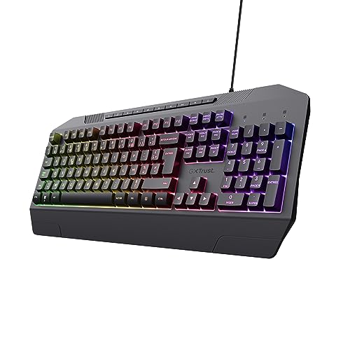 UNE VICTOIRE POUR VOUS ET LA PLANÈTE – Composé à 78 de plastiques recyclés, l’Evocx a été conçu de manière durable pour vous offrir une expérience de jeu plus écologique GARDEZ VOTRE SANG-FROID – Le clavier est doté d’une fonction anti-ghosting qui permet d’enregistrer 25 frappes simultanées afin que vous ne perdiez jamais le rythme TOUCHES HORS DU COMMUN – Les touches à membrane douces au toucher produisent un son amorti et réduit, tandis que les touches média dédiées et une touche de jeu offrent un confort de jeu sans faille COULEURS À GOGO – Entrez dans le rythme grâce à l’éclairage d’onde arc-en-ciel RVB, réglable en intensité et en couleurs selon votre état d’esprit APPROUVÉ PAR BOUCLE D’OR – Vous méritez un clavier « juste comme il faut », alors déterminez la hauteur qui vous convient le mieux grâce aux pieds en caoutchouc antidérapants à 3 niveaux de l’Evocx